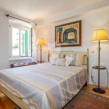 Villa Augusta Ferri Ровин Екстериор снимка