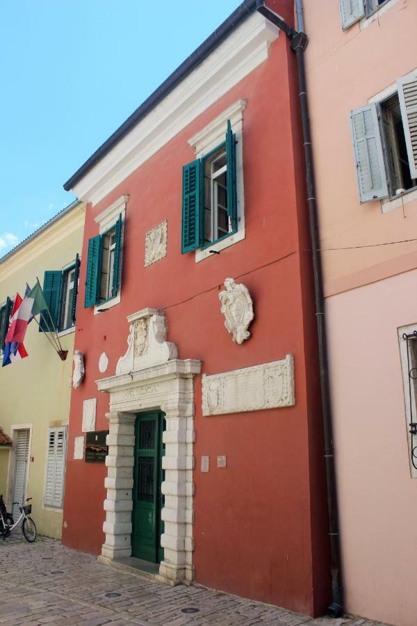 Villa Augusta Ferri Ровин Екстериор снимка