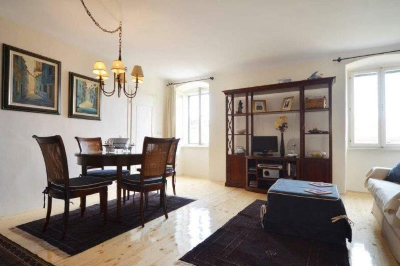 Villa Augusta Ferri Ровин Екстериор снимка