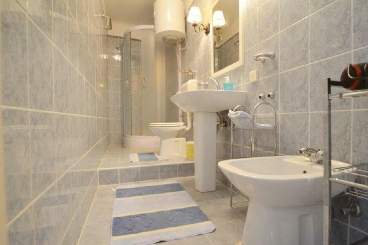 Villa Augusta Ferri Ровин Екстериор снимка